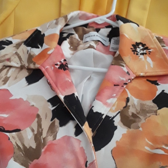 Blazer - Picture 5 of 5